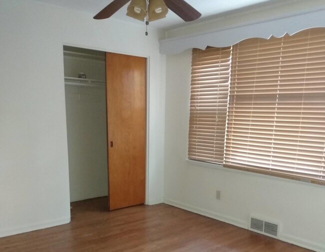 Foto del edificio - 3711 Waukegan Rd