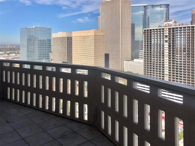 Building Photo - 2016 Main St