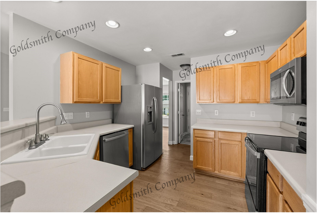 Foto del edificio - "3-Bedroom Retreat with Beautiful Hardwood...