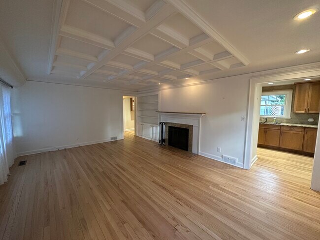 Building Photo - 44 Knollwood Rd