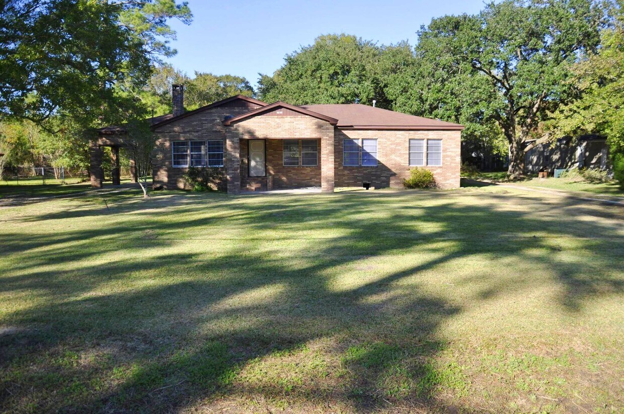 Primary Photo - 2825 E Burton St