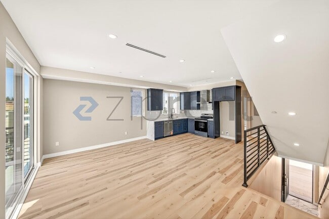 Building Photo - Unit 2