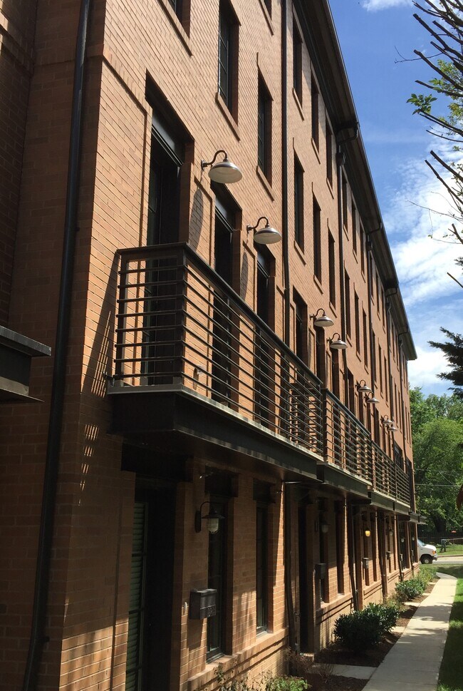 Photo - 908 N Buchanan St Townhome