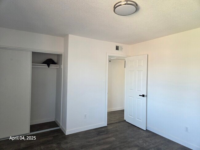 Foto del edificio - 5909 Nogal Ave