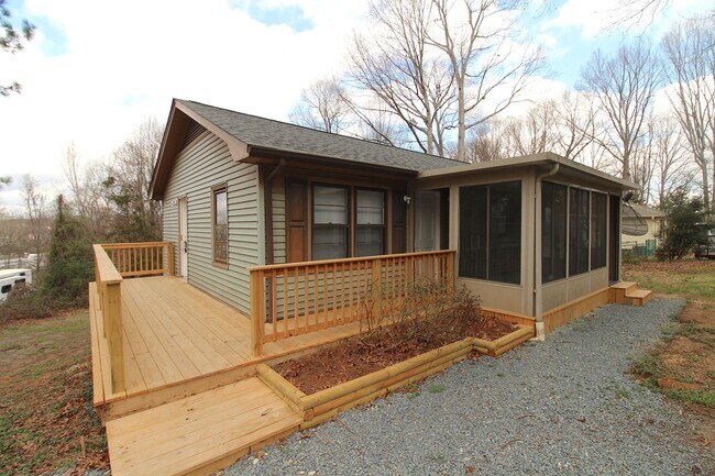Foto del edificio - 3 Bedroom home with a Full Basement in Indian Trail!