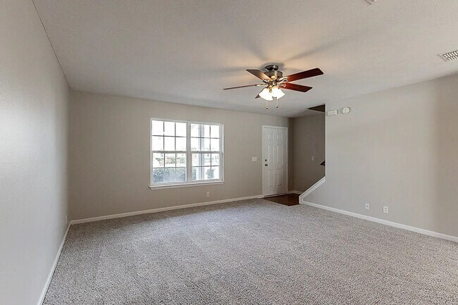 Building Photo - 2 Bed, 2.5 Bath Townhome in Indian Creek