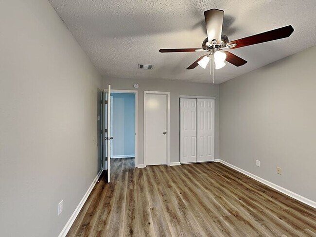 Foto del edificio - 2703 Oak Bend Ln