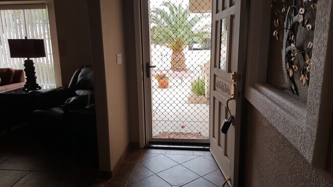 Foto del edificio - Long Term & Short Terms Options Furnished Pool Home!!!