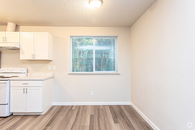 2 habitaciones, 1 baño - 730 pies cuadrados - Whispering Firs