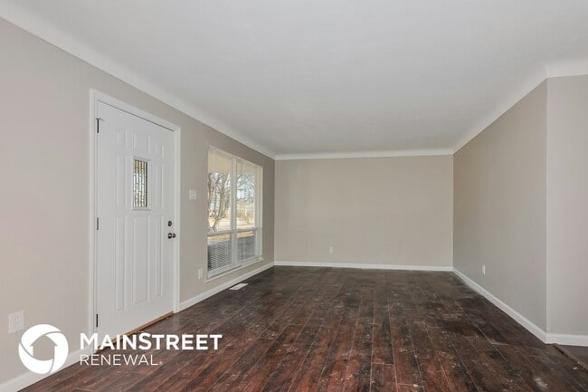 Building Photo - 11 Jamestown Dr