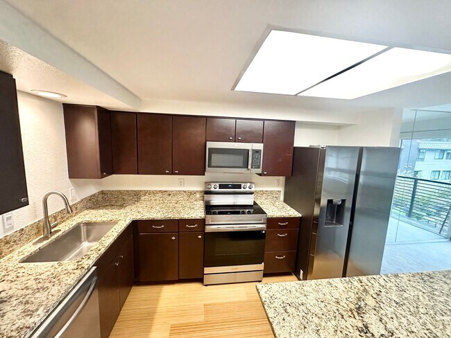 Foto del edificio - Northgate 2-bed, 2-bath Condo with outdoor Pool!