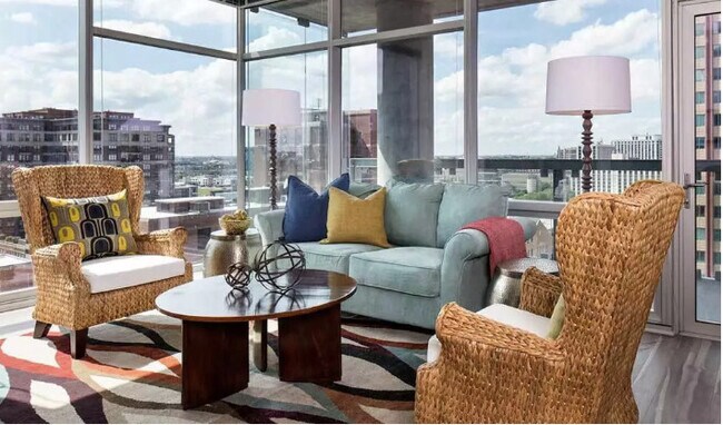 Foto del edificio - 820 N LaSalle Dr