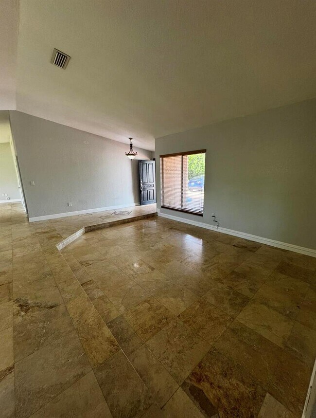 Foto del edificio - 3681 SW 132nd Pl