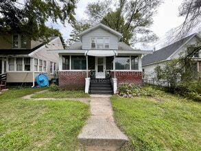 Building Photo - 839 W Larch Ave