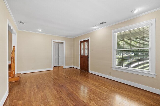 Foto del edificio - 1700 Virginia Ave