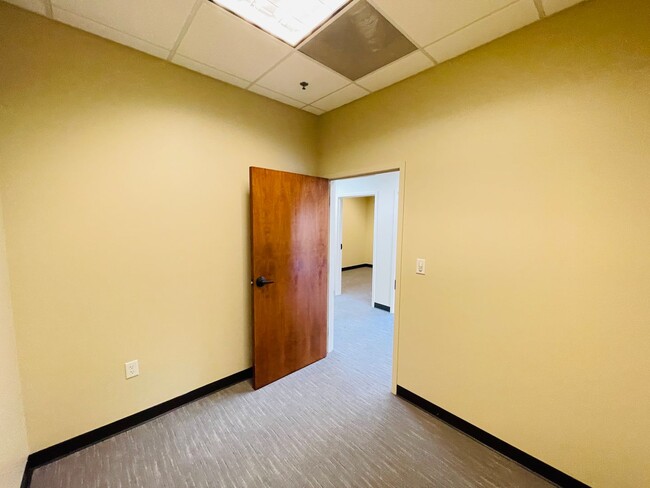 Building Photo - Comfortable Commercial Office Space - Vera...
