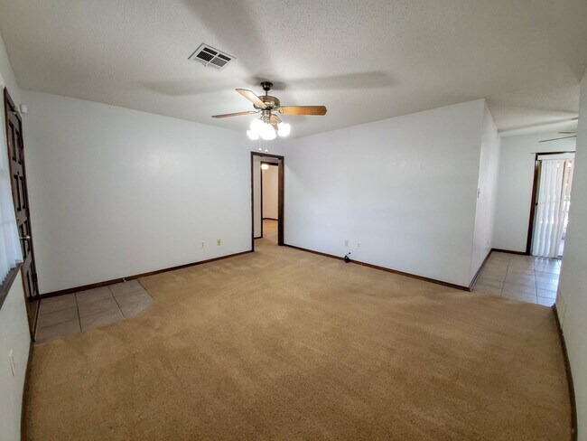 Building Photo - 3 Bedroom 1.5 Bath Brick home in Shawnee
