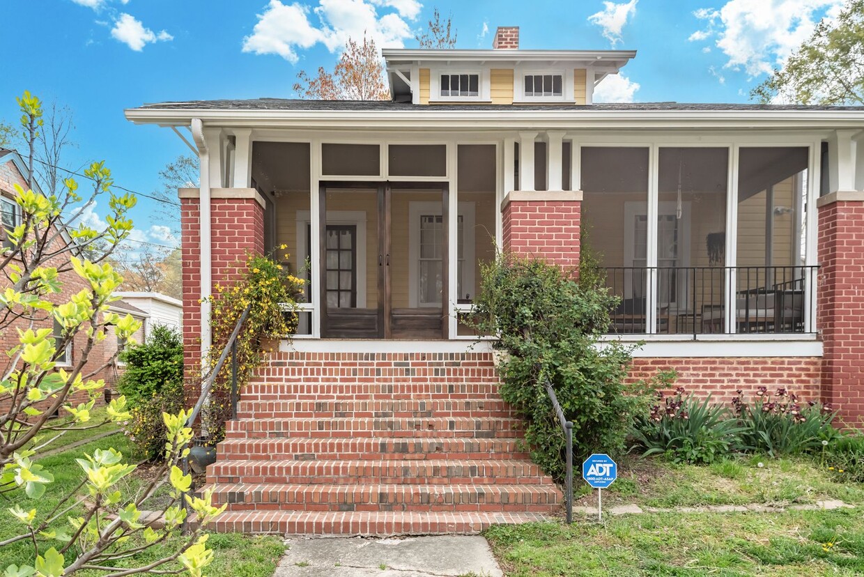 Primary Photo - Gorgeous Home in Durham!