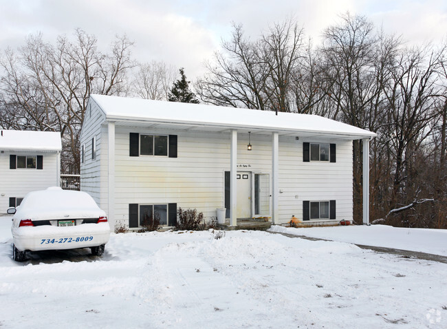 Building Photo - Portage Lake Duplexes