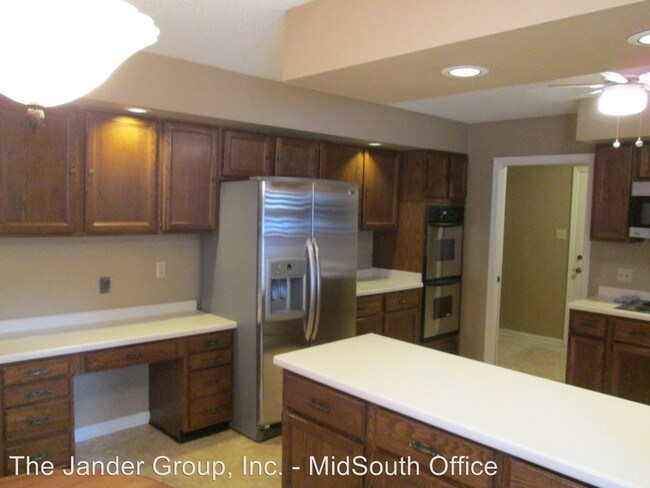 Building Photo - 1602 Golf Links Dr