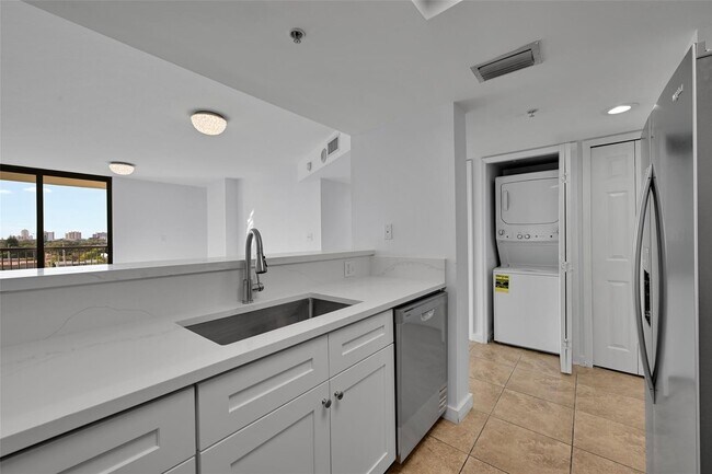 Foto del edificio - 1690 SW 27th Ave