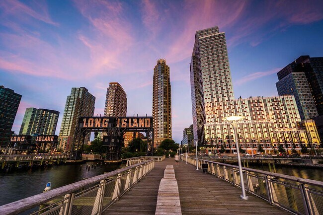 Foto del edificio - 1217 Jackson Ave