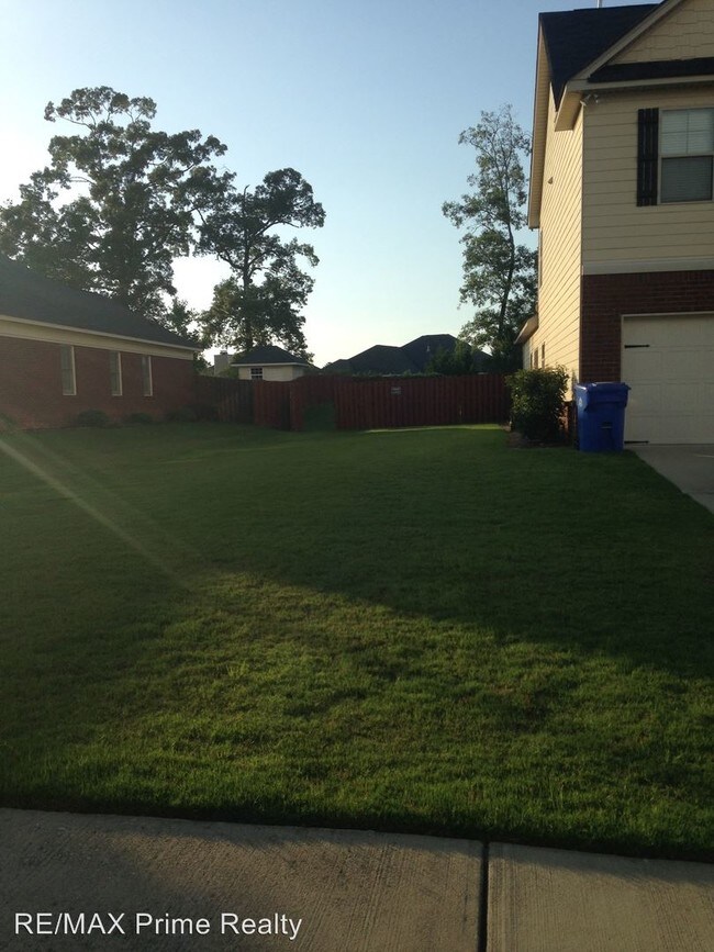 Building Photo - 1017 Woodville Dr