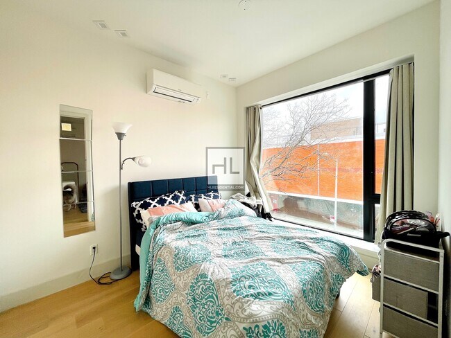 Building Photo - LEASE TAKEOVER Spacious 1 Bed + W/D | Deca...