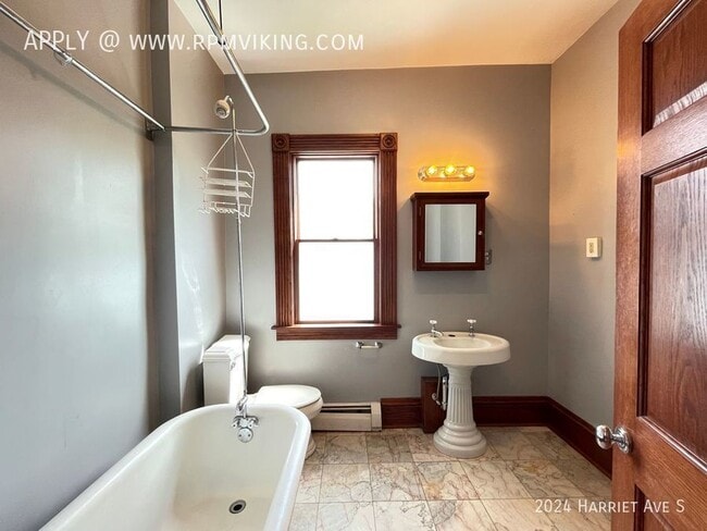 Building Photo - 2br 1BA Upper Level Duplex with Garage. Se...
