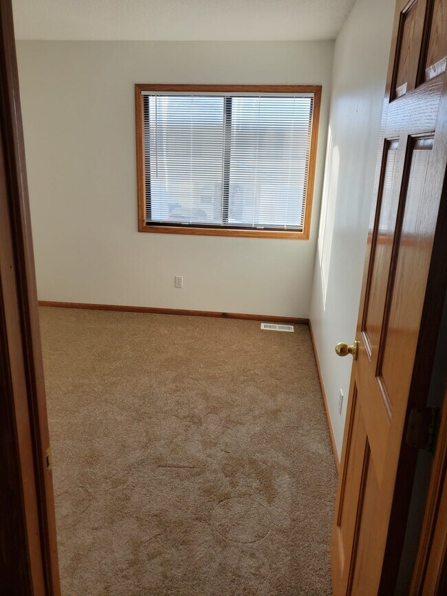 Foto del edificio - 3248 Valley Ridge Dr