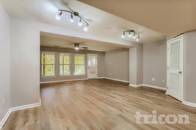 Foto del edificio - 5143 Spring Willow Ct