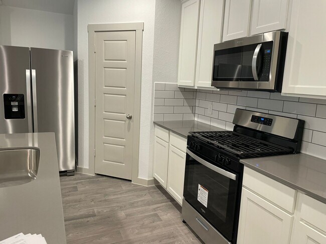 Foto del edificio - 7719 Golden Rubia Ln