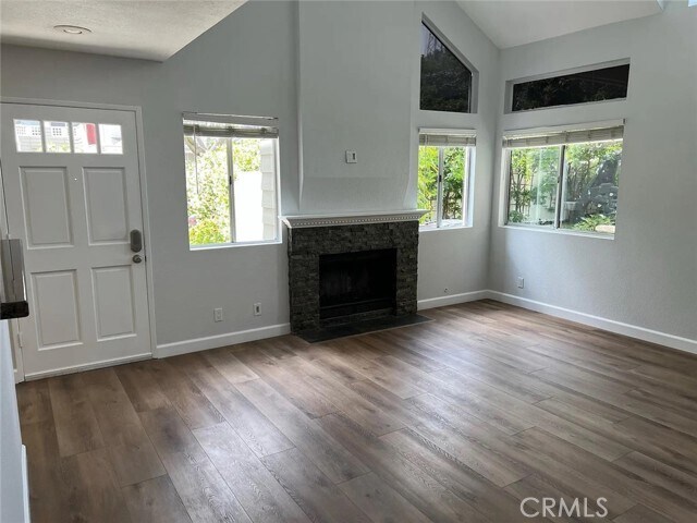 Foto del edificio - 15 Summerwood