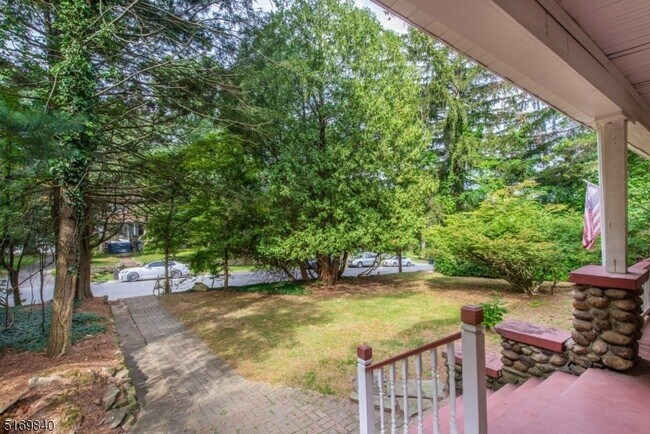 Foto del edificio - 31-37 Oak Grove Rd