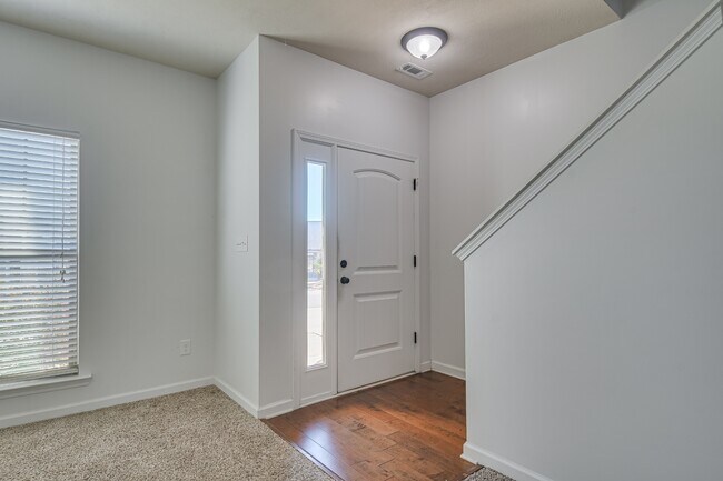 Building Photo - 633 Colston Ave