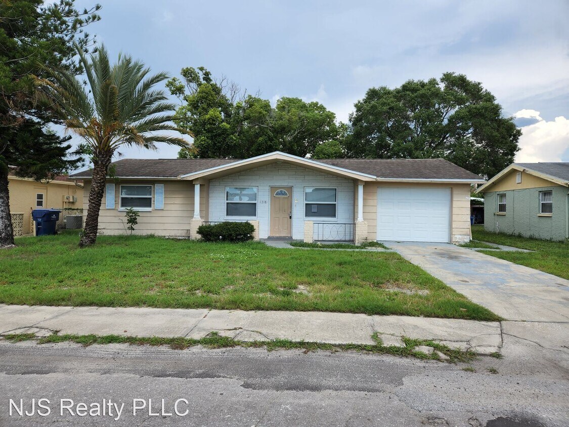2 br, 1.5 bath House 1318 Viking Dr. House Rental in Holiday, FL