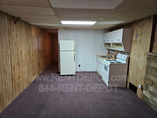 Building Photo - 302 W State St