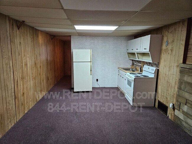 Building Photo - 302 W State St