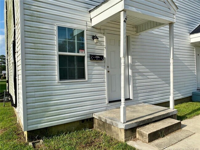 Building Photo - 1217 E 6th St