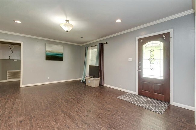 Building Photo - 1306 Bridle Spur Ln