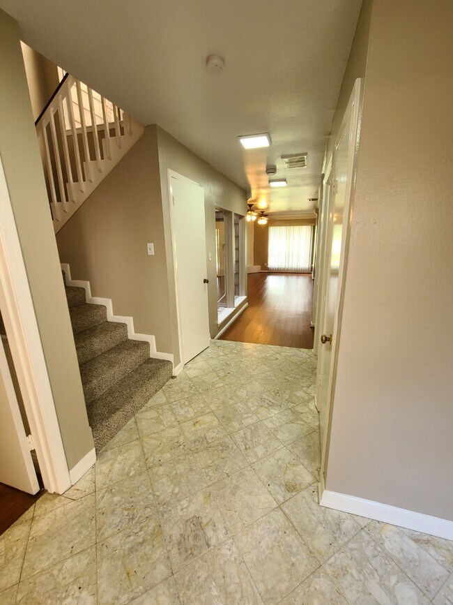 Inviting entry - 8003 Rebawood Dr