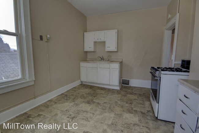 Building Photo - 220 E 17th St