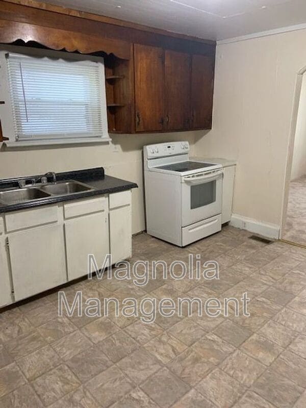 Building Photo - 1502 Parham St