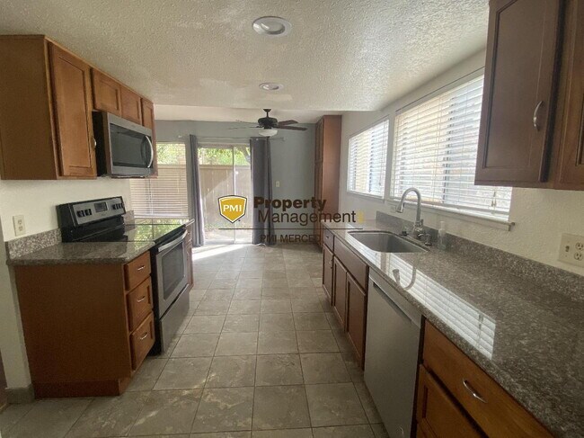 Foto del edificio - Coming Soon! 2 Bedroom Condo in Gated Community!