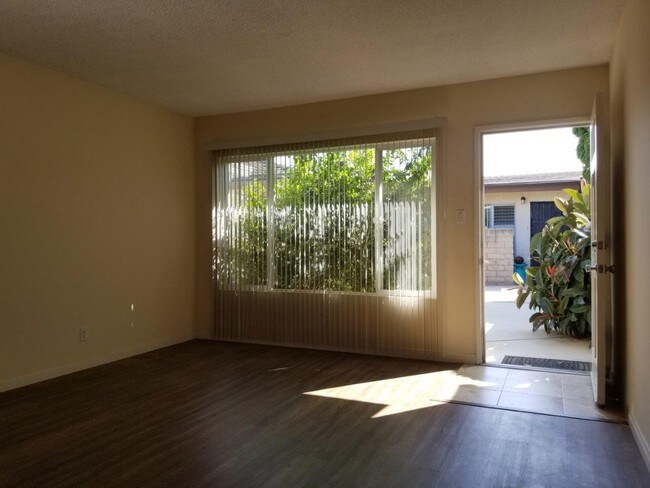 Foto del edificio - 21025 Wood Ave