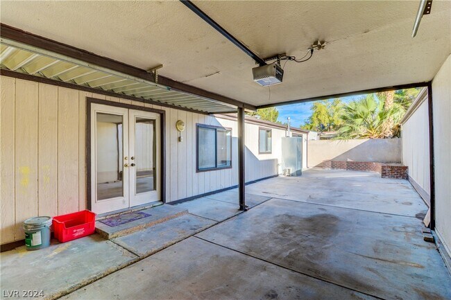 Building Photo - 5540 Hobble Creek Dr