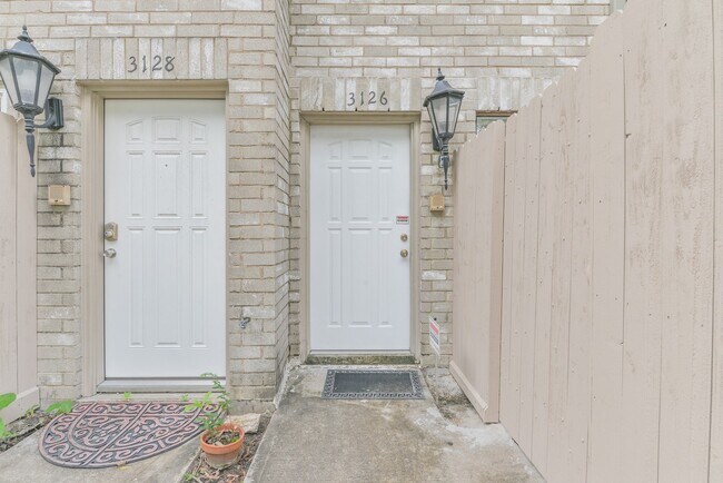 Foto del edificio - 3126 Holly Hall St