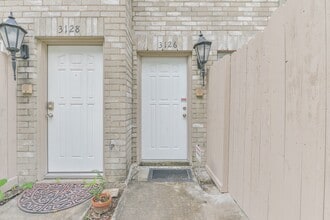 Building Photo - 3126 Holly Hall St