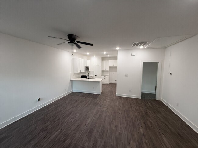 Foto del edificio - 5838 Beldart St