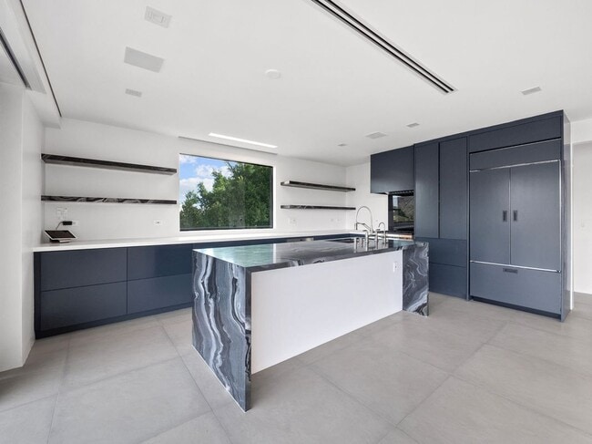 Foto del edificio - 5710 Hill Oak Dr